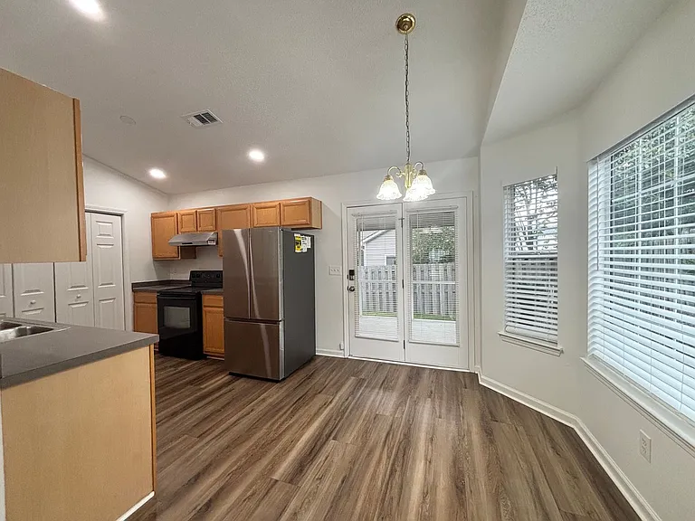 112 Ivy Garden Ln — Photo 6