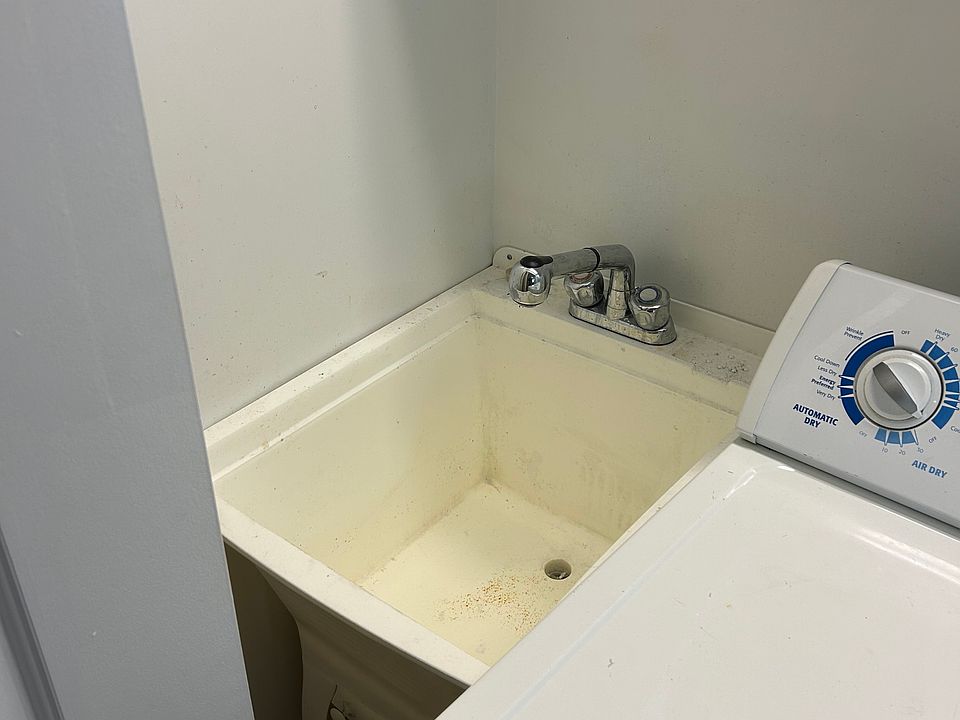 1st image of 621 E 160th Ct