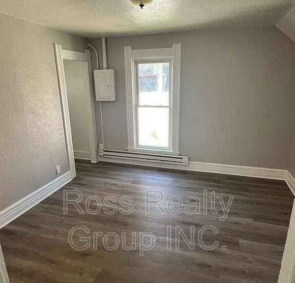 1121 Delence St — Photo 8