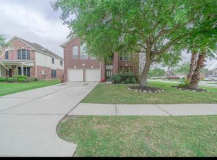 8801 Sun Haven Ln, Pearland, TX 77584