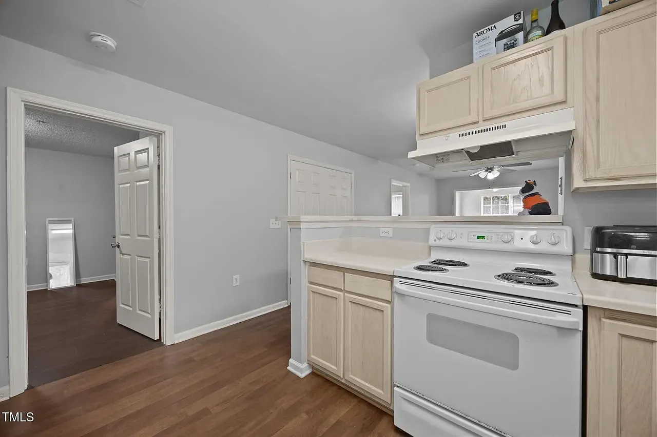 4 bed, 1330 sqft, $645 — Photo 3