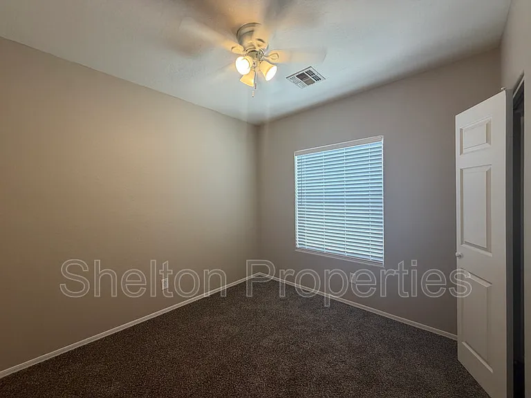 15818 N 25th St #110 — Photo 11