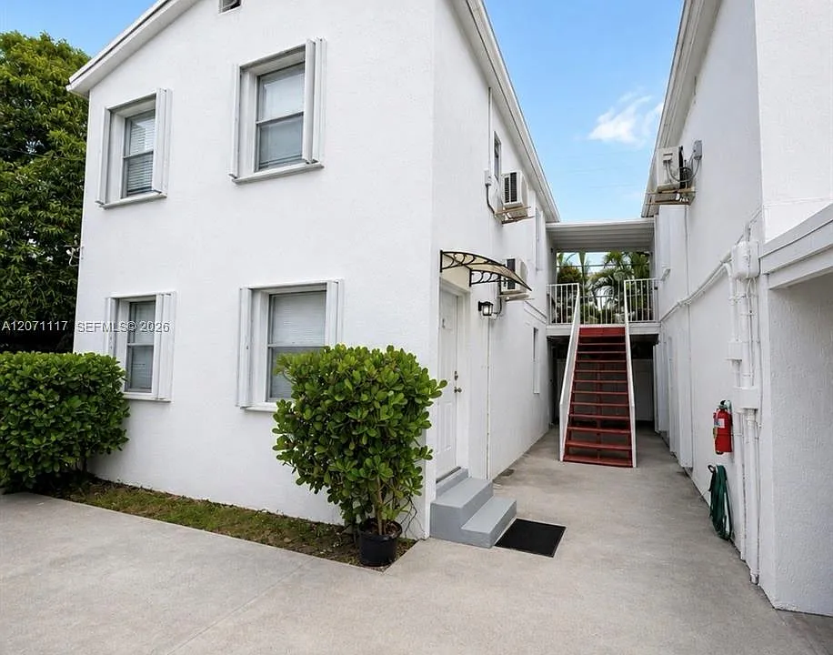 127 NW 47th Ter #4