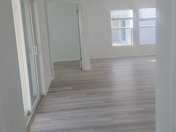 4th image of 4381 Riverbend Blvd