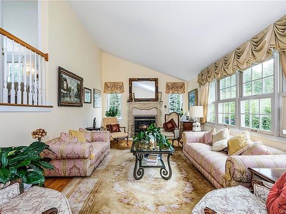 2nd image of 21 Carlyle Pl