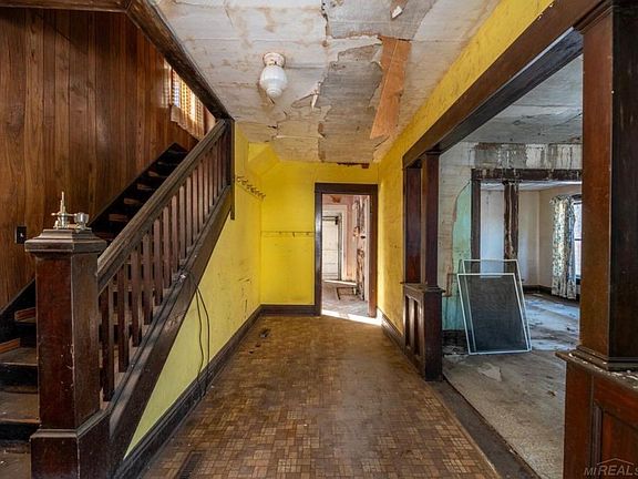 3rd image of 535 Republic Ave