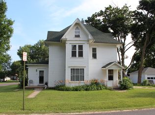 325 Church St, Fairfax, IA 52228