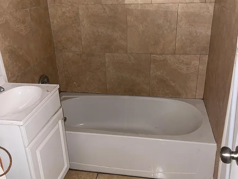 807 Avenue G #A — Photo 2