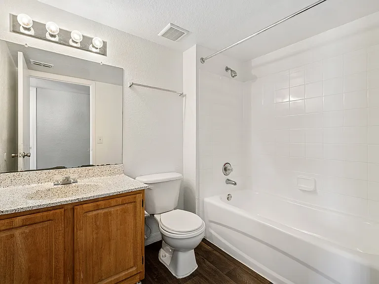 Vista Haven Apartment Homes — Photo 36