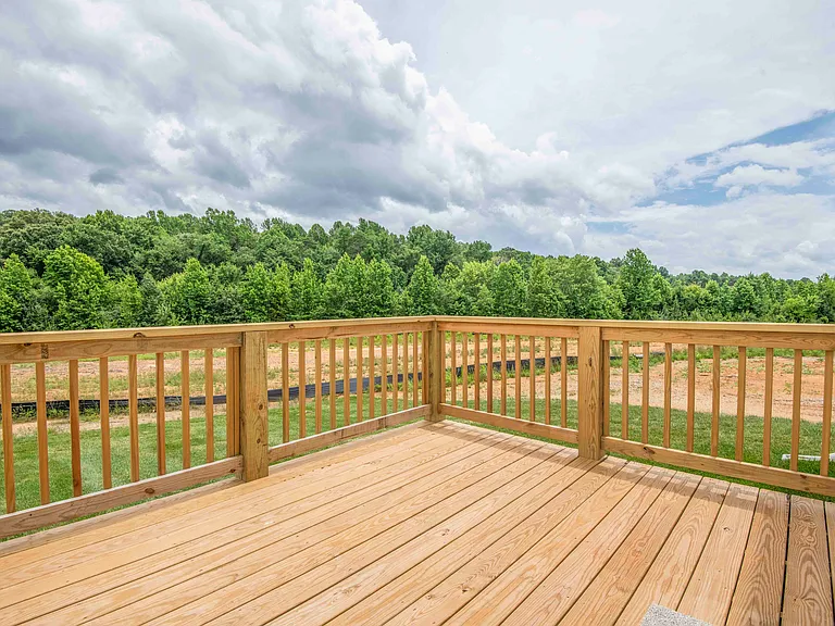 Backyard deck with great review. No rear neighbor
