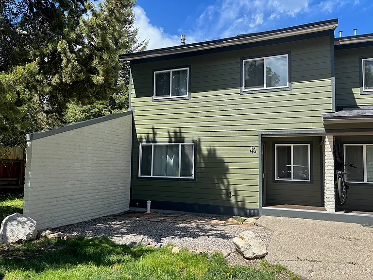 40 Cedar Ct — Photo 1