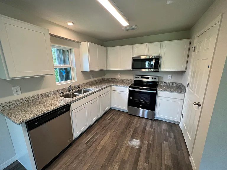 7602 Pensacola Rd — Photo 2
