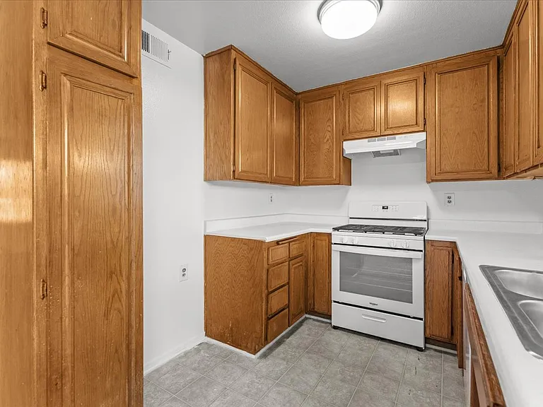 9660 Sepulveda Blvd #10 — Photo 11