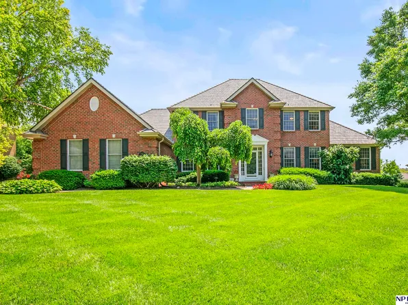 15819 Lake St, Omaha, NE 68116