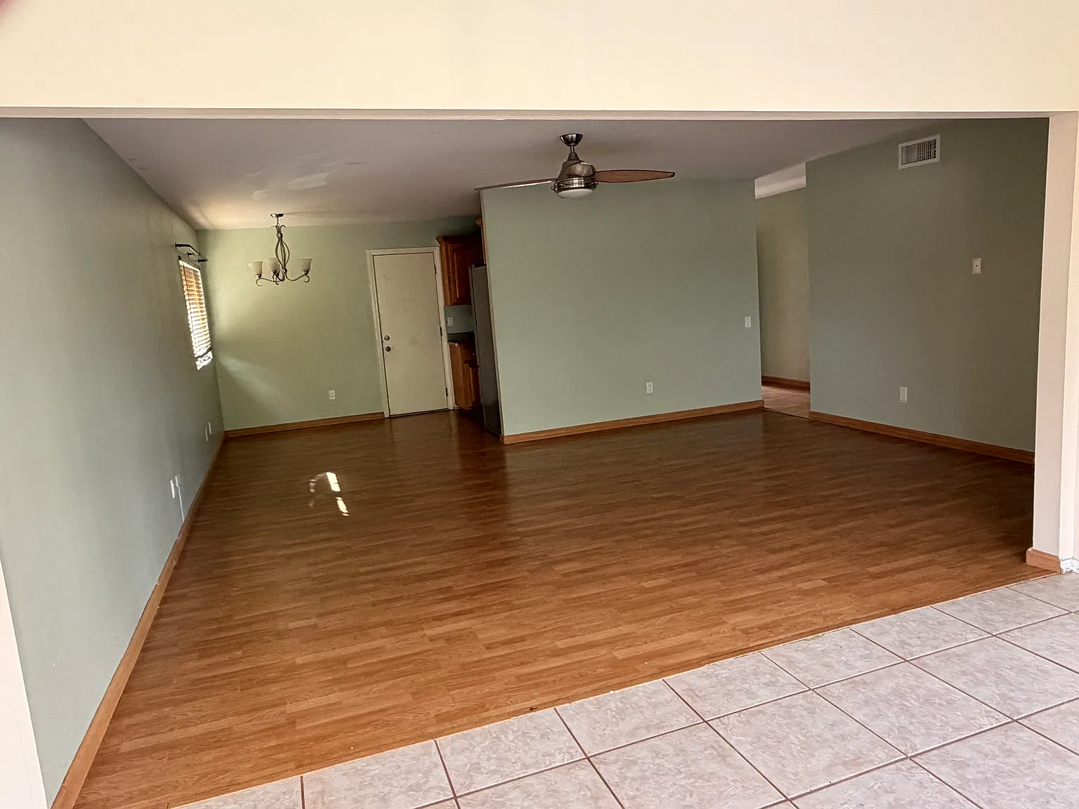 3 bed, 1400 sqft, $4,100 — Photo 4