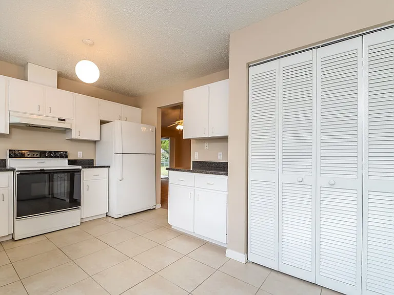 1205 Oak Trace Dr — Photo 6