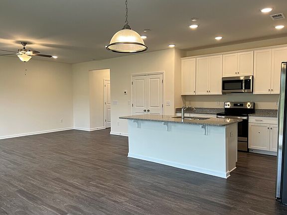 5th image of 6082 Haddington Dr