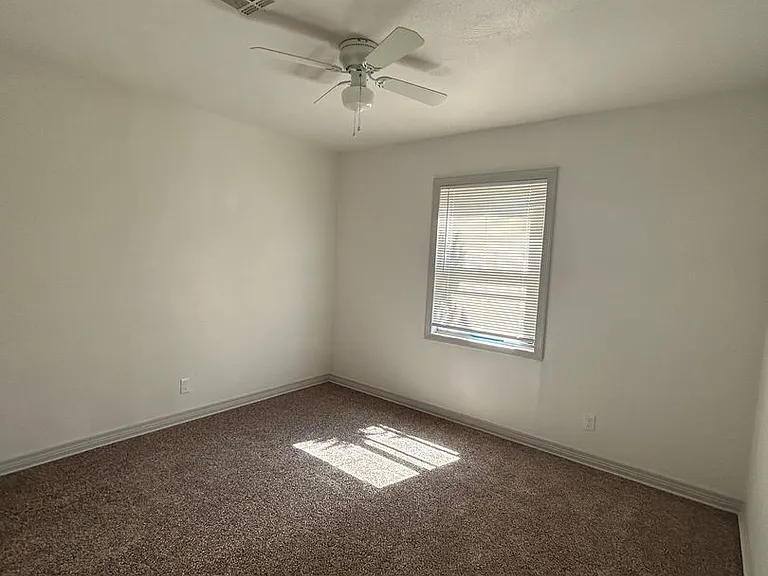 1529 NW Smith Ave — Photo 6