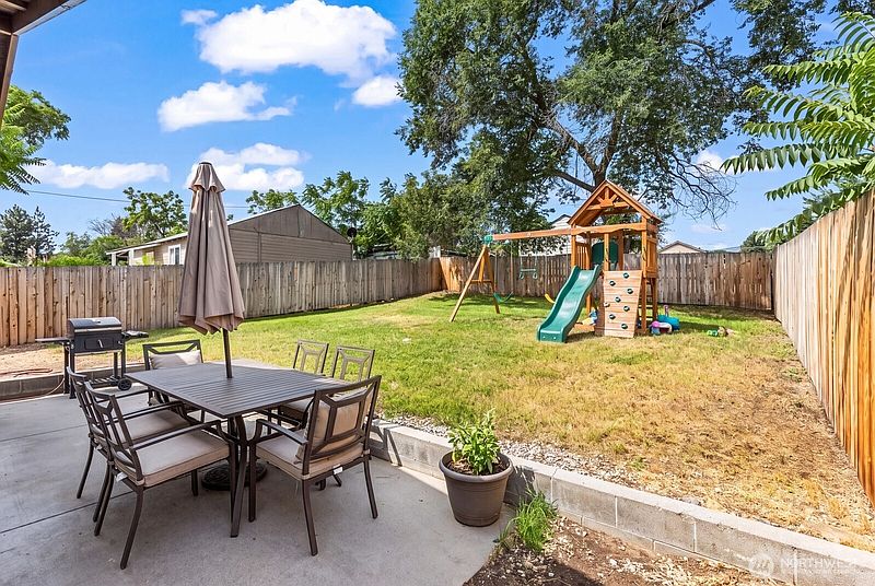 3rd image of 724 S Chelan Avenue