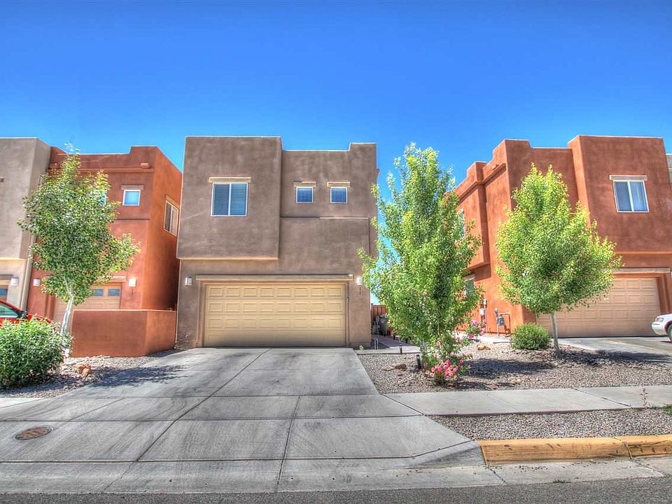 1st image of 11 Canyon Cliff Dr