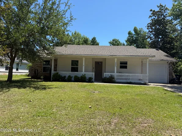 1704 S 1st St, Ocean Springs, MS 39564