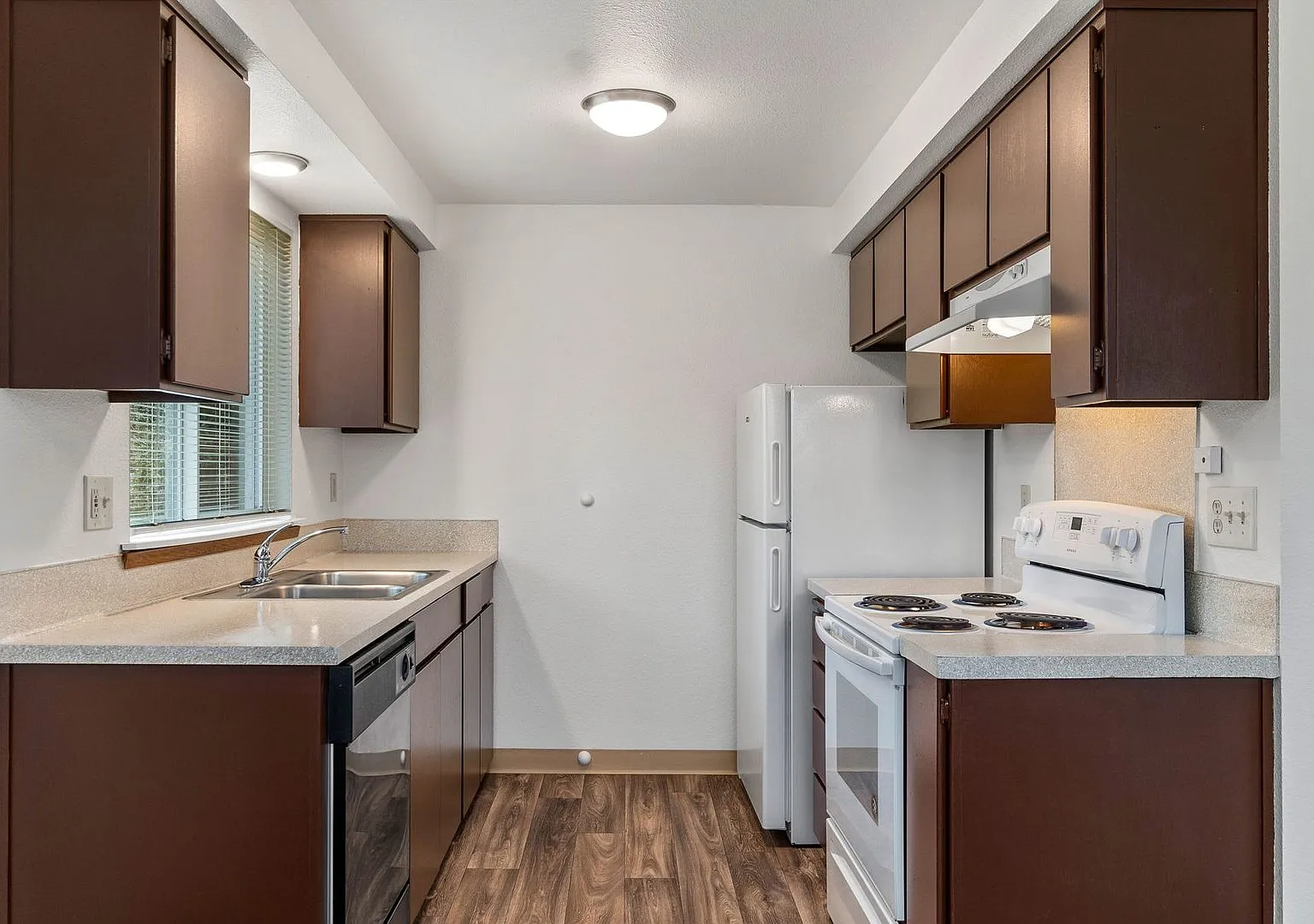 Cozy 2 Bedroom, 1 Bath Apartment in Lacey — Photo 3