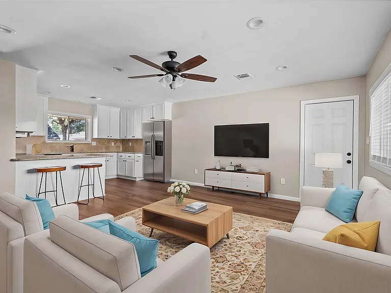 10030 Haddington Dr — Photo 10