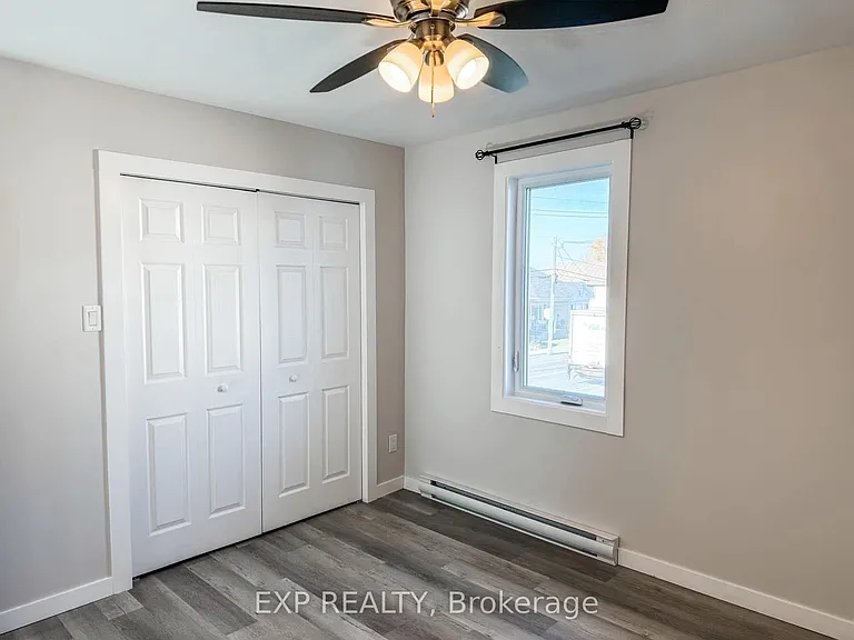 4515 Ste Catherine St #B — Photo 12