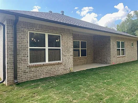 3 bed, 1579 sqft, $2,400 — Photo 2