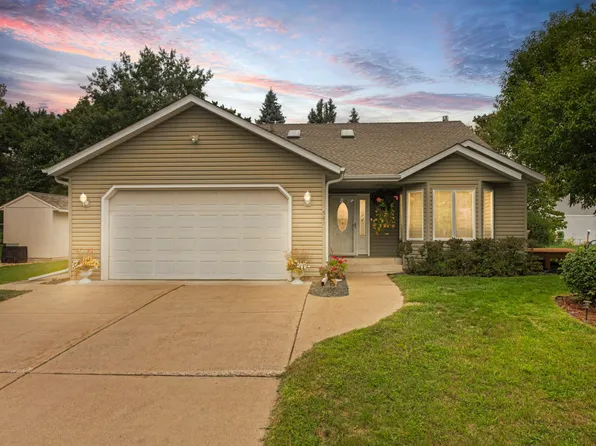 563 Carol Dr, Vadnais Heights, MN 55127