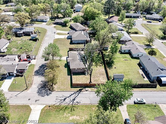 4th image of 2602 Phillips Dr