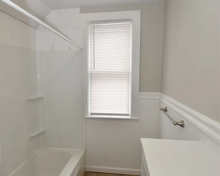 913 E Washington St — Photo 31