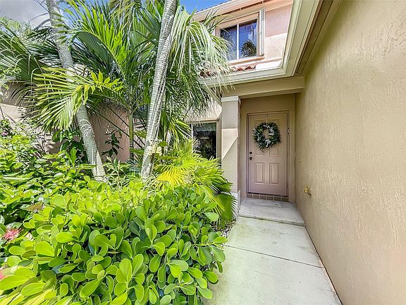 3rd image of 11045 SW 16th Manor
