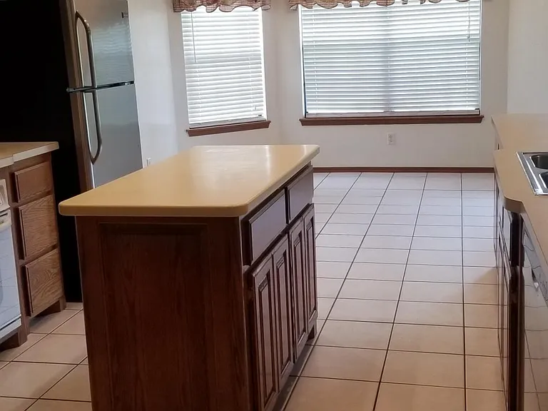 8415 Valley Creek Dr — Photo 5