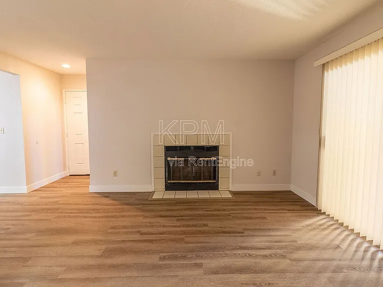 Stamford Court Apartments — Photo 37