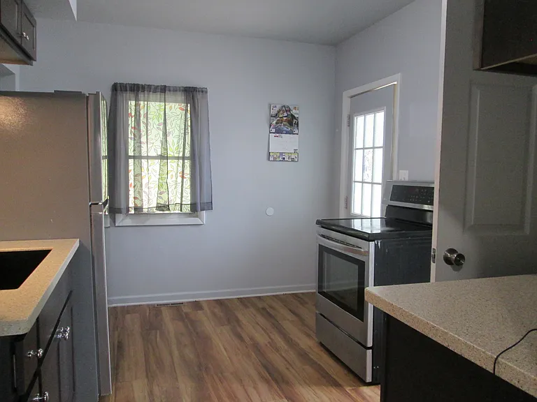 1208 Locust St — Photo 7