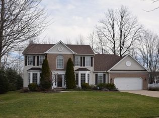 521 Parkside Dr, Avon Lake, OH 44012
