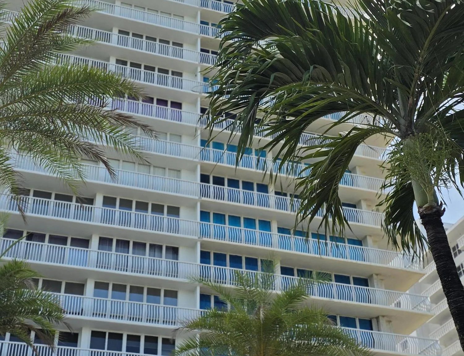 2 bed, 2.0 bath, 1690 sqft, $4,400 — Photo 2