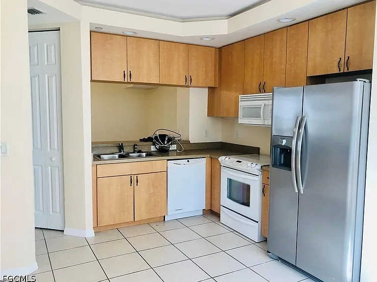 1101 Van Loon Commons Cir #205 — Photo 4