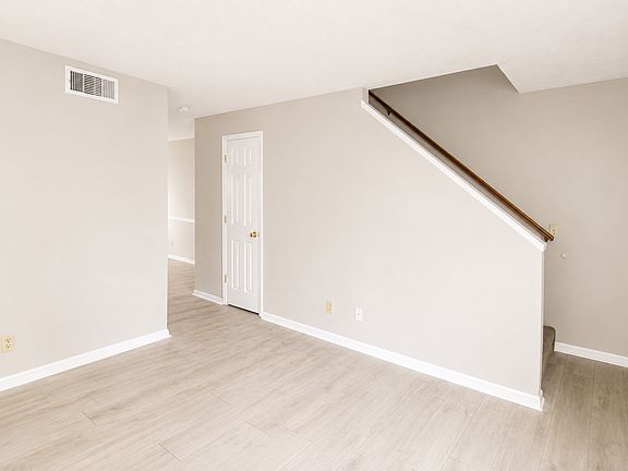 4th image of 1000 Brown Ave Unit B6