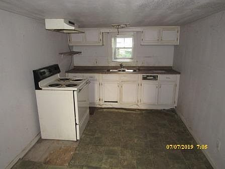 4th image of 2006 Neeley St