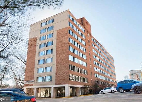 5th image of 1210 N Taft St APT 905