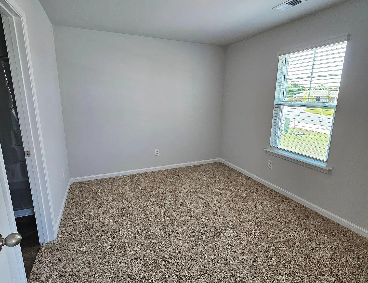 3 bed, 2.0 bath, 1023 sqft, $1,800 — Photo 3