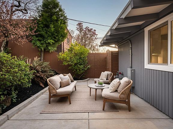 4th image of 1468 Summit Rd