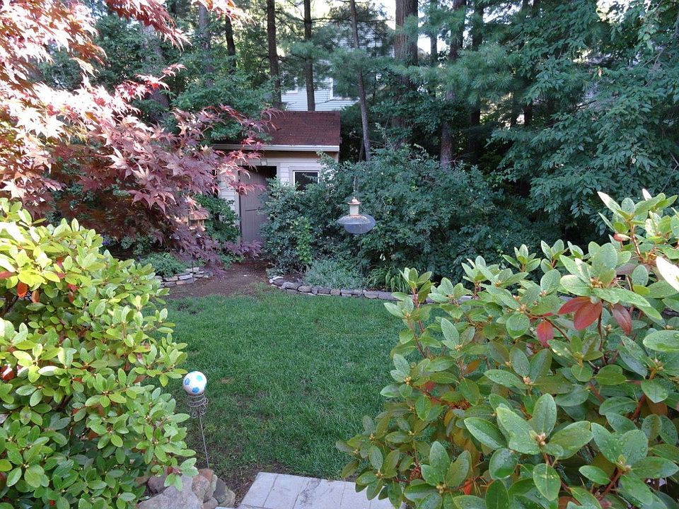 1st image of 17 Horseshoe Dr