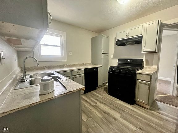 5th image of 1539 Wade St