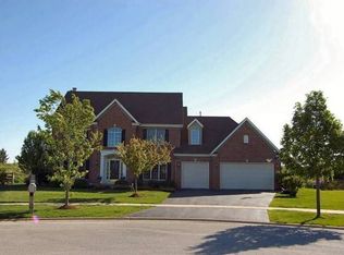 39W825 Benton Ln, Geneva, IL 60134