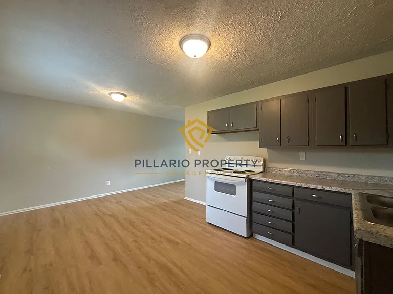 1112 Earhart St — Photo 3