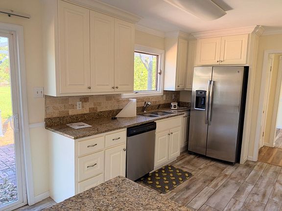 5th image of 4082 Dawson Dr