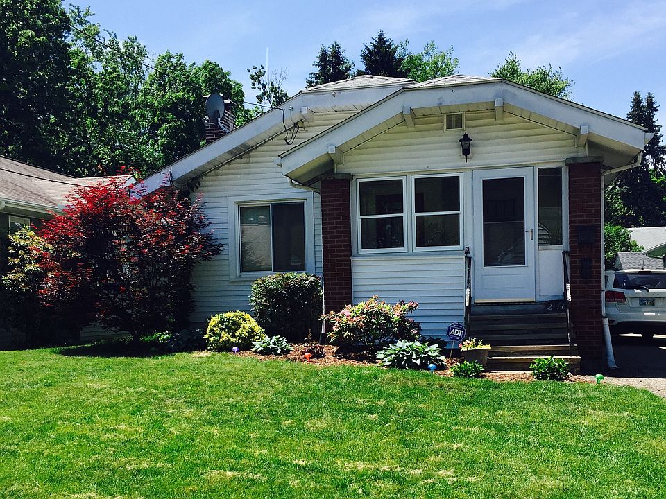 1st image of 2140 7th St